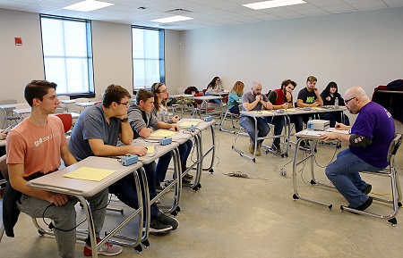 East Mississippi Community College’s quiz bowl team, seated at left, competes against Bevill State Community College’s team during the National Academic Quiz Tournaments’ Mississippi Community College Sectional. East Mississippi Community College’s quiz bowl team, seated at left, competes against Bevill State Community College’s team during the National Academic Quiz Tournaments’ Mississippi Community College Sectional.